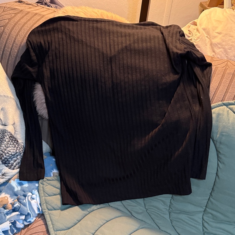 Joe Fresh Black Ribbed V-Neck Pullover - Picture 4 of 9